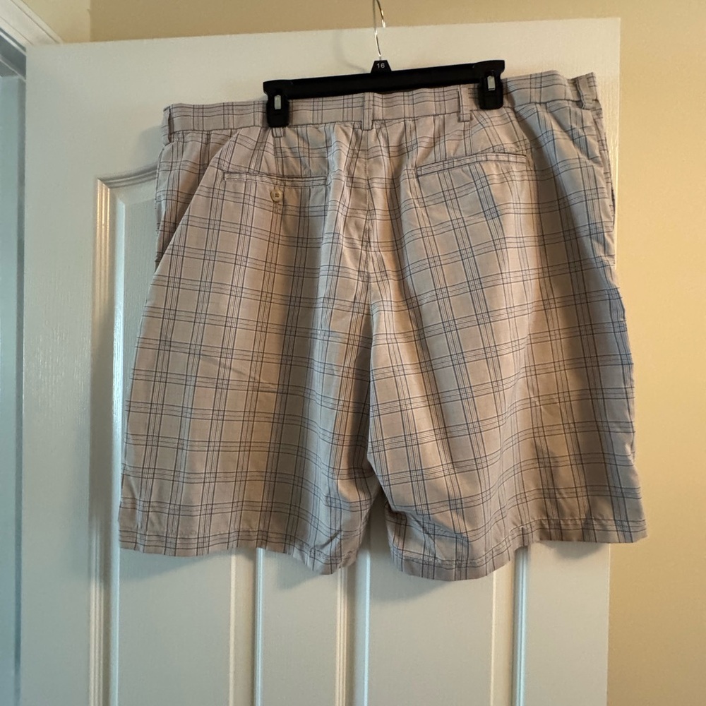 Ben Hogan Men's Plaid Golf Athletic Shorts - Cream and Blue